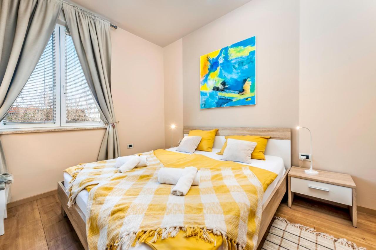 Room And Apartments Antea Rovinj Exterior foto