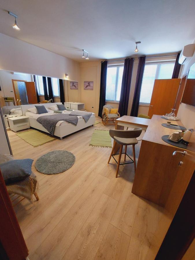 Room And Apartments Antea Rovinj Exterior foto