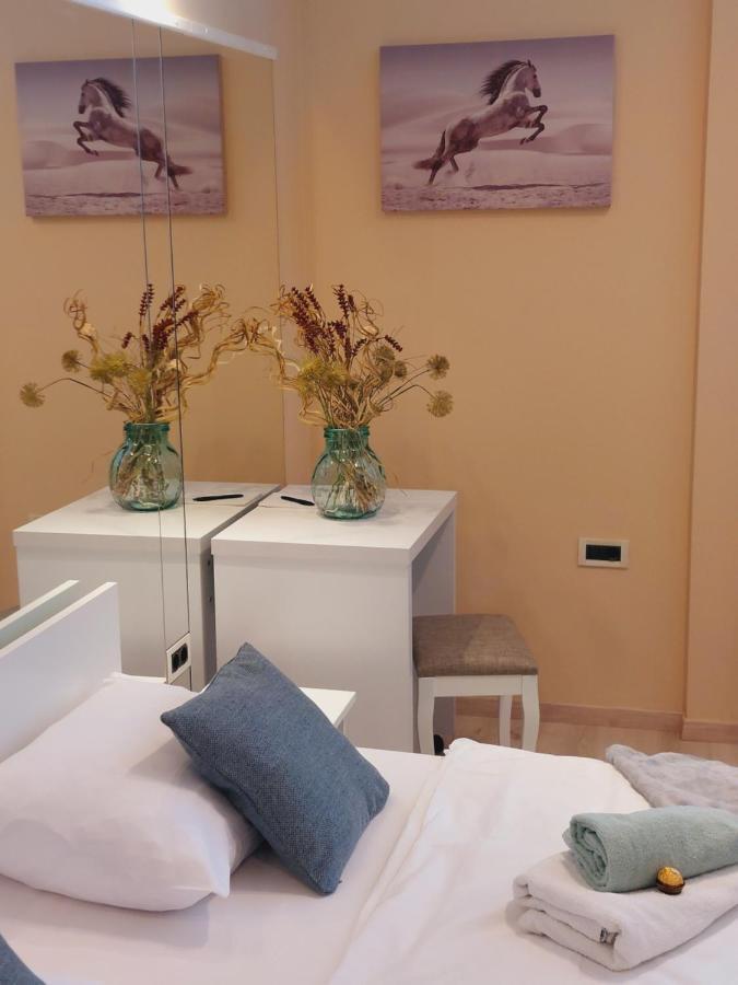 Room And Apartments Antea Rovinj Exterior foto