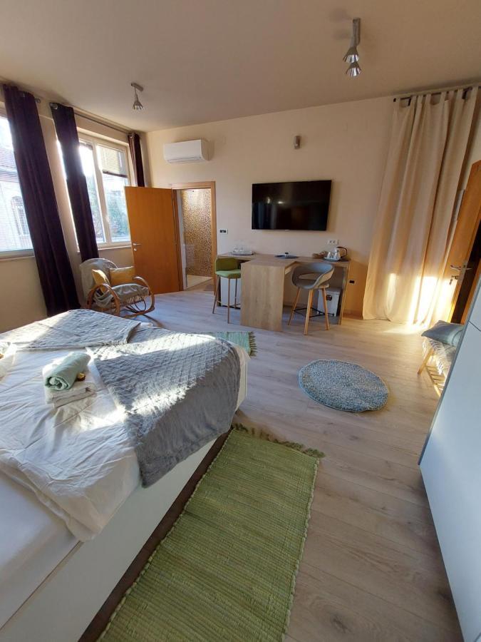 Room And Apartments Antea Rovinj Exterior foto