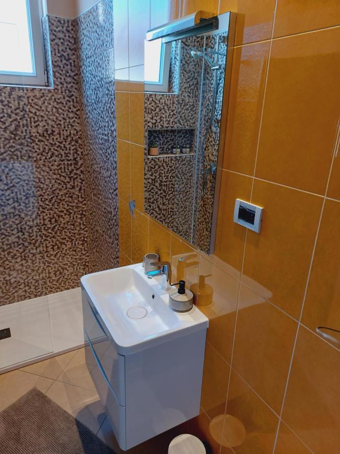 Room And Apartments Antea Rovinj Exterior foto